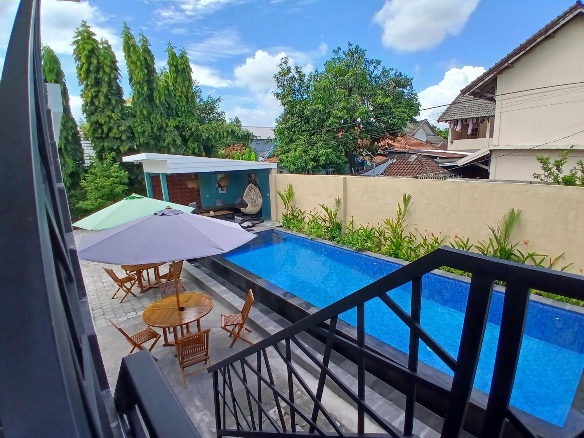 Zavana Rooms & Restaurant Tanjungkarang Exterior photo