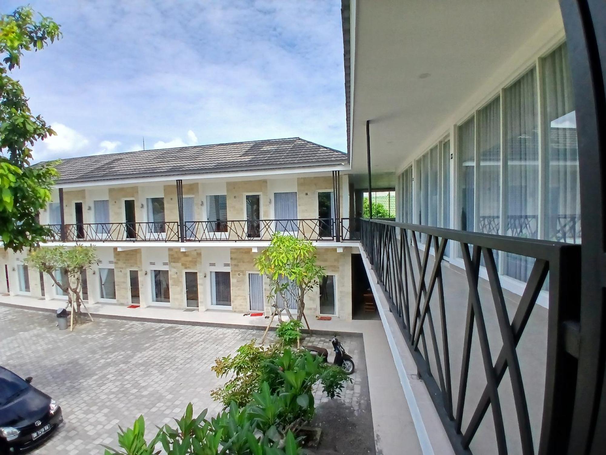 Zavana Rooms & Restaurant Tanjungkarang Exterior photo