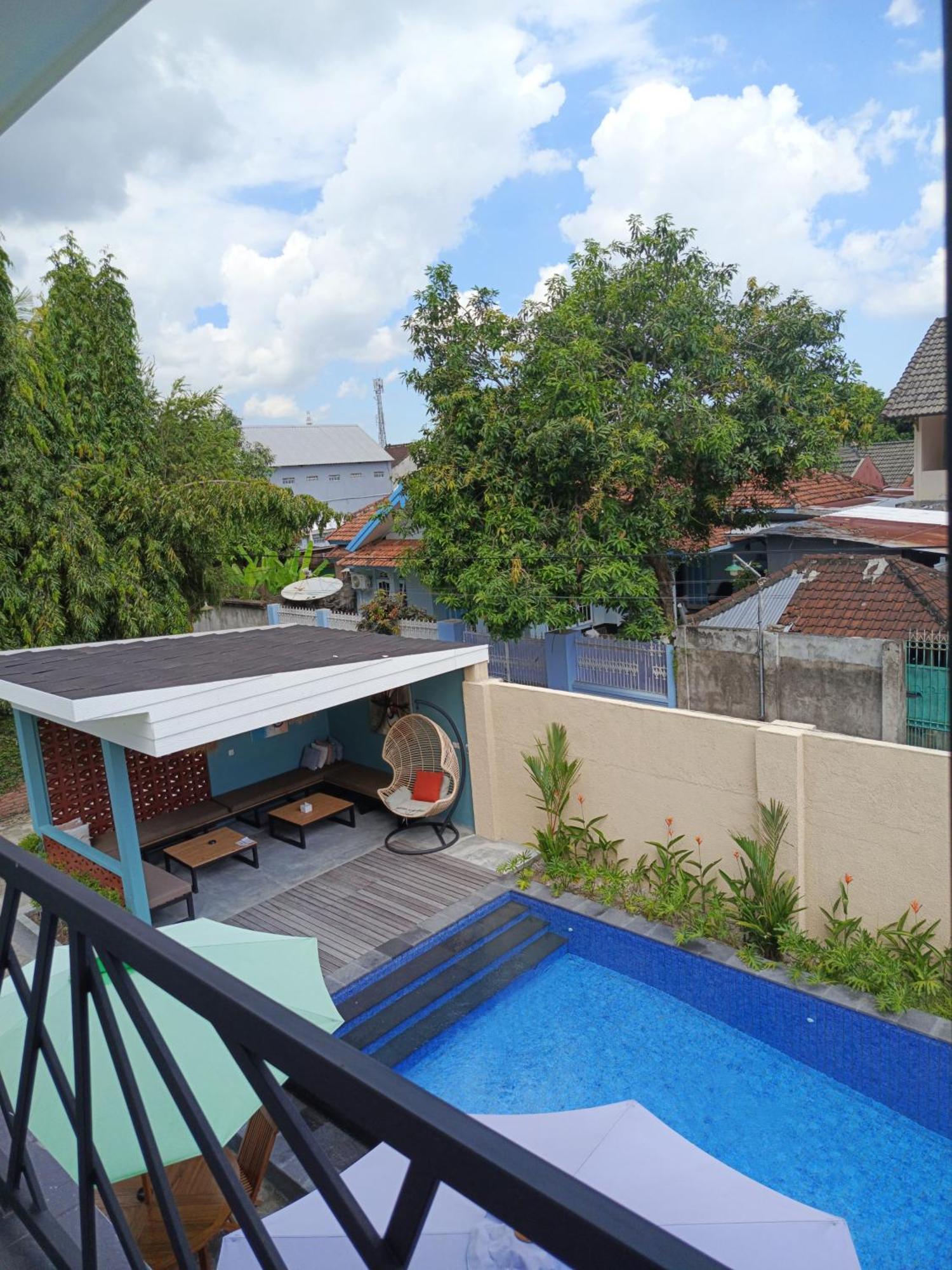 Zavana Rooms & Restaurant Tanjungkarang Exterior photo