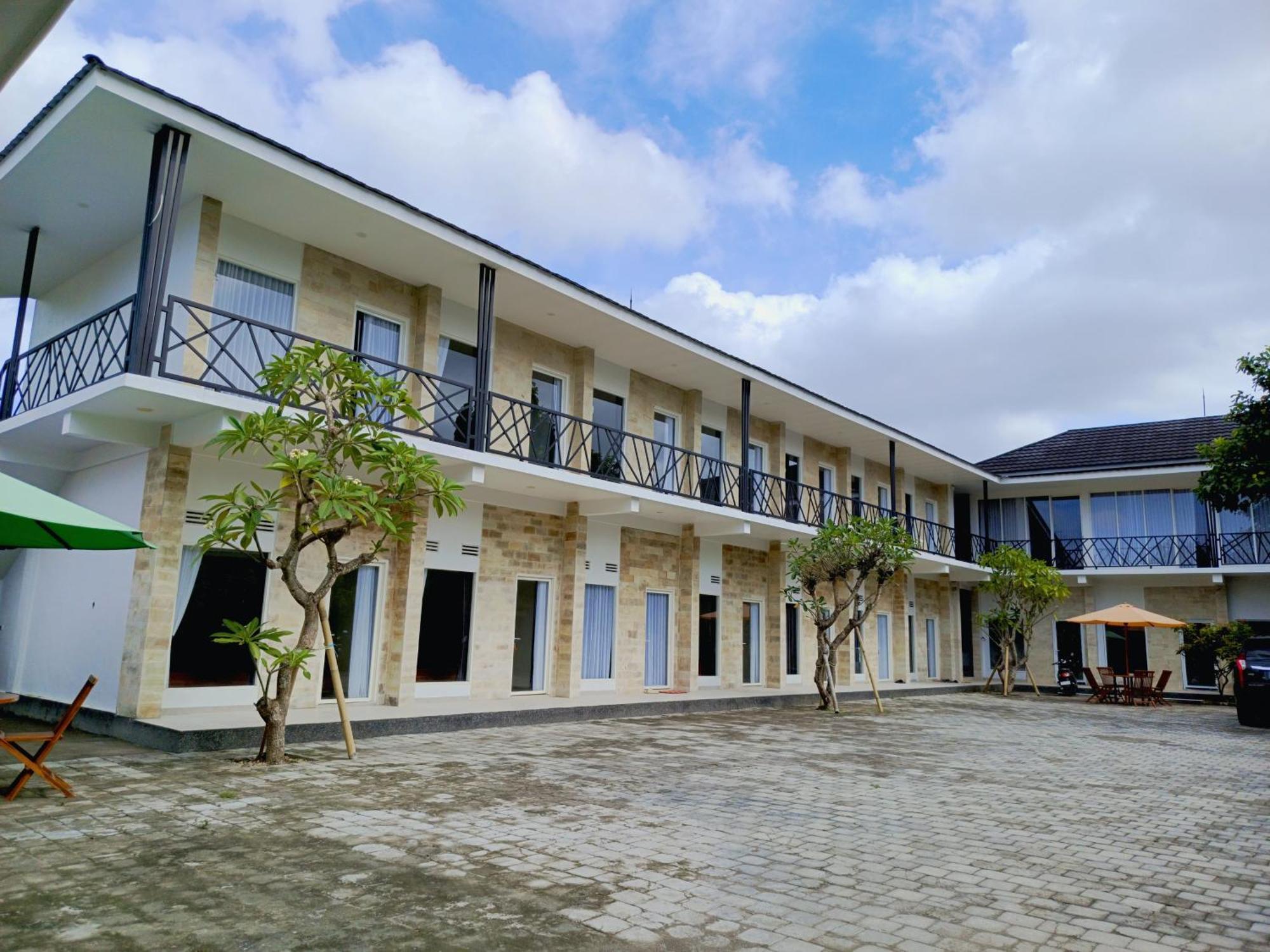 Zavana Rooms & Restaurant Tanjungkarang Exterior photo