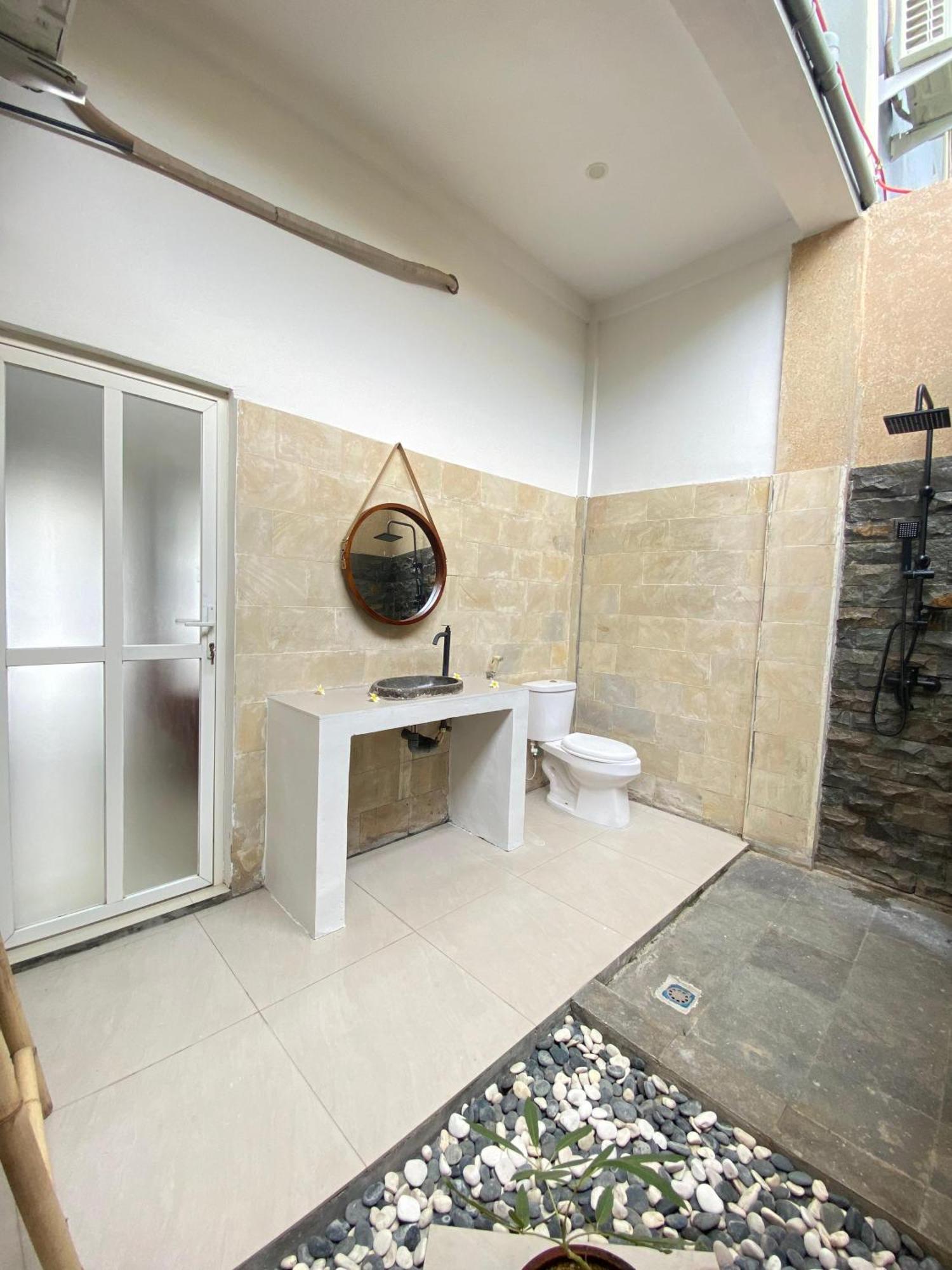 Zavana Rooms & Restaurant Tanjungkarang Exterior photo